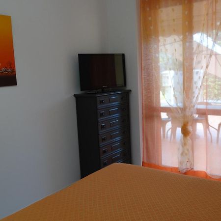 Rose Apartment Luni Buitenkant foto